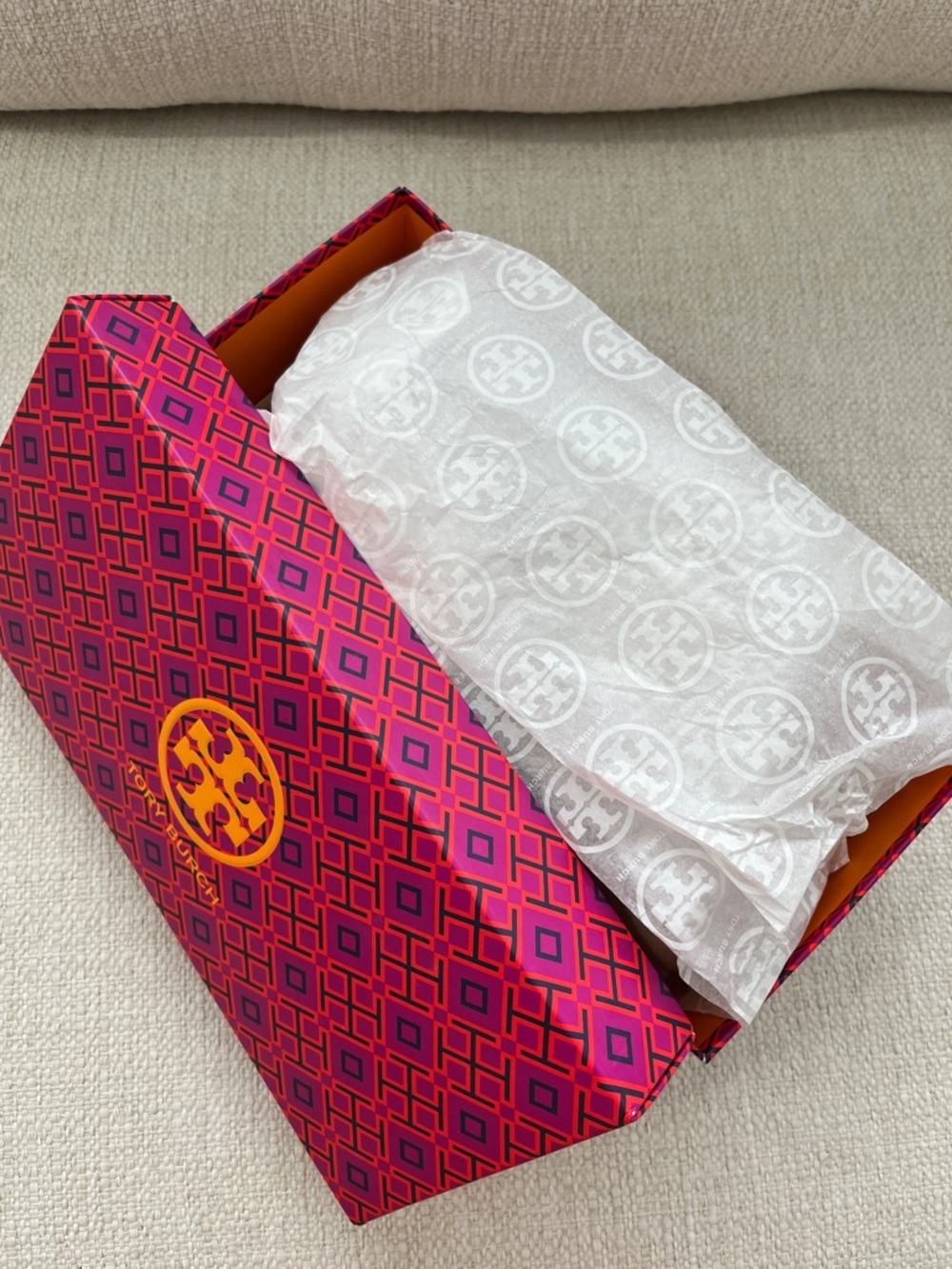 Tory Burch Double T Shearling Slide - Picture 9 of 9